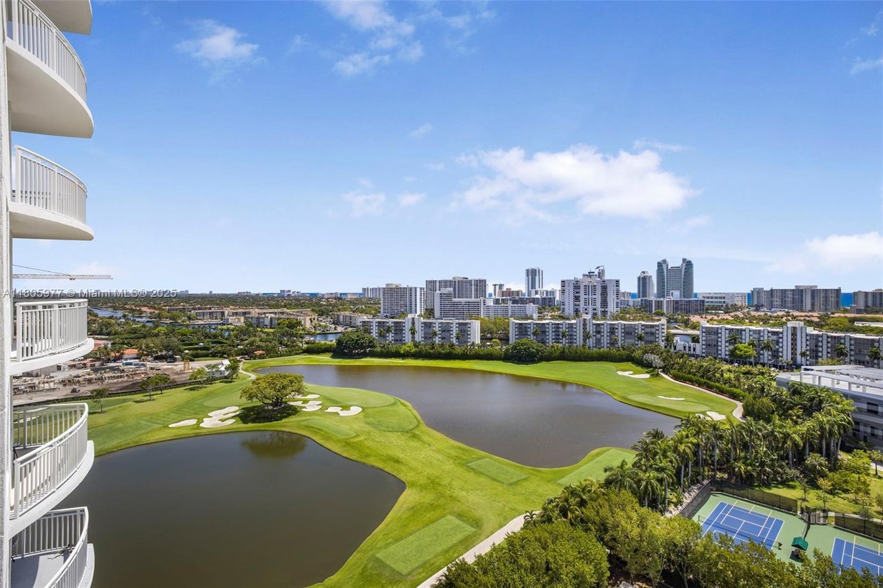 Duo Condominium East, Unit 1604E