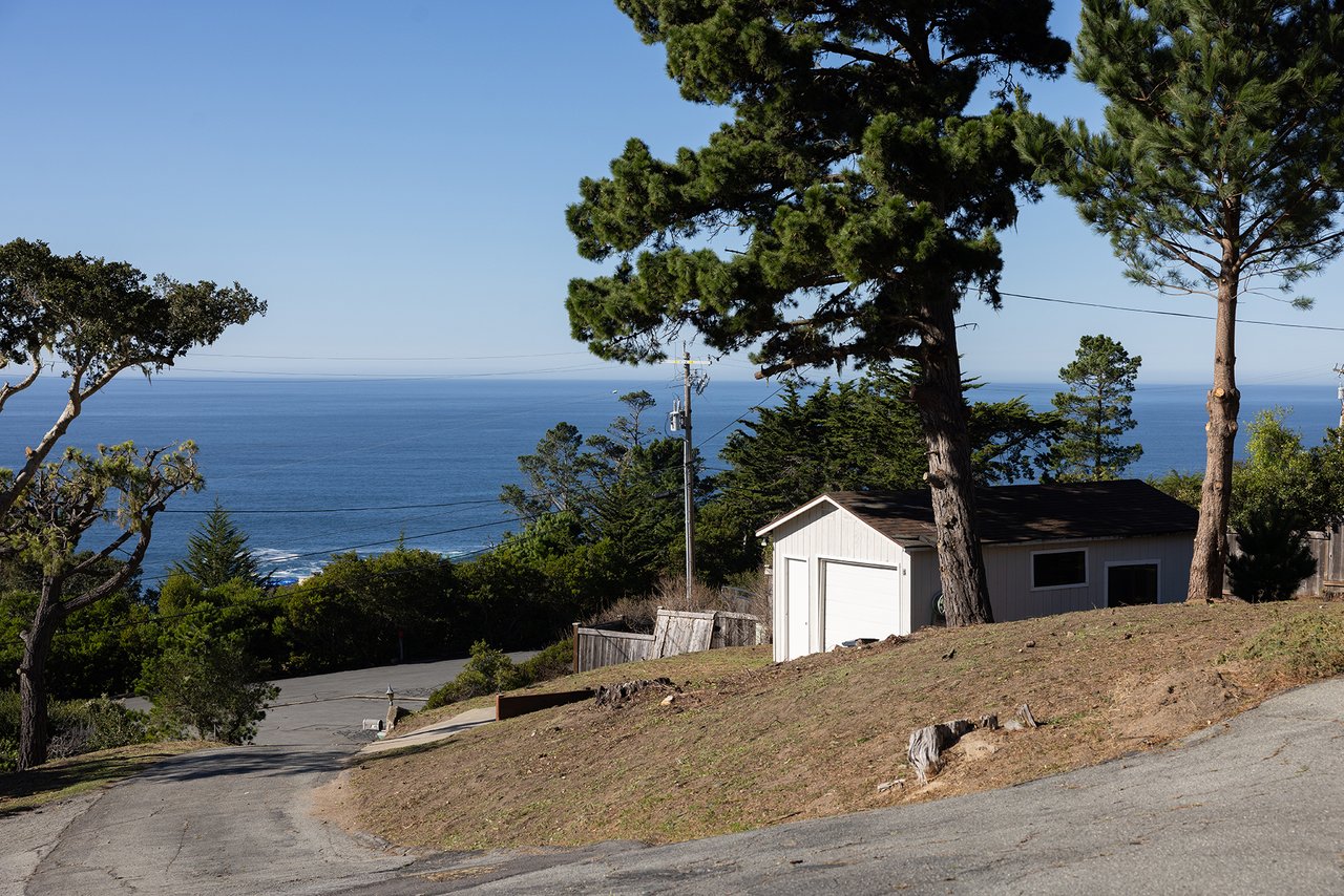 Carmel Highlands Living - 146 San Remo Road