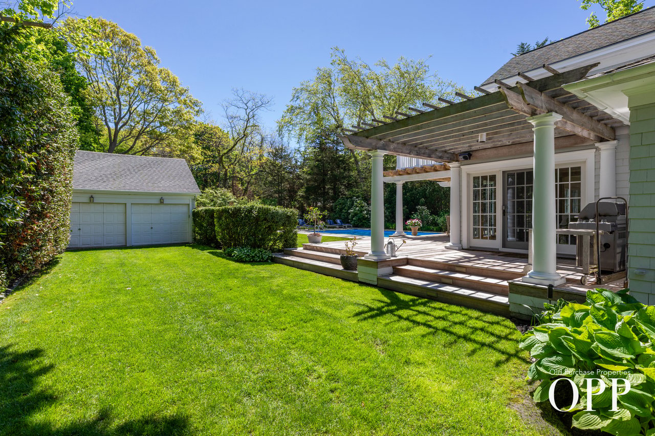 A Classic Residence in the Estate Section
