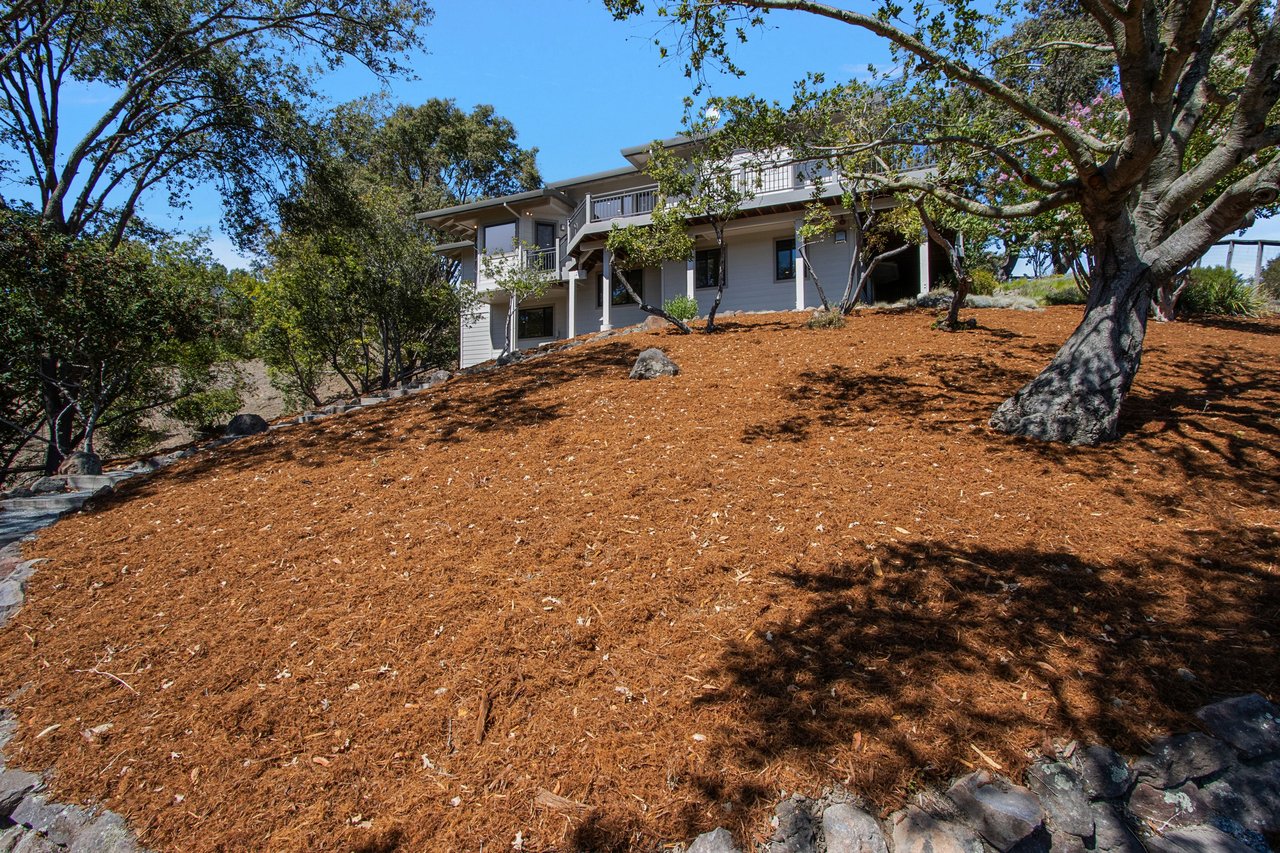 809 Mountain View Dr