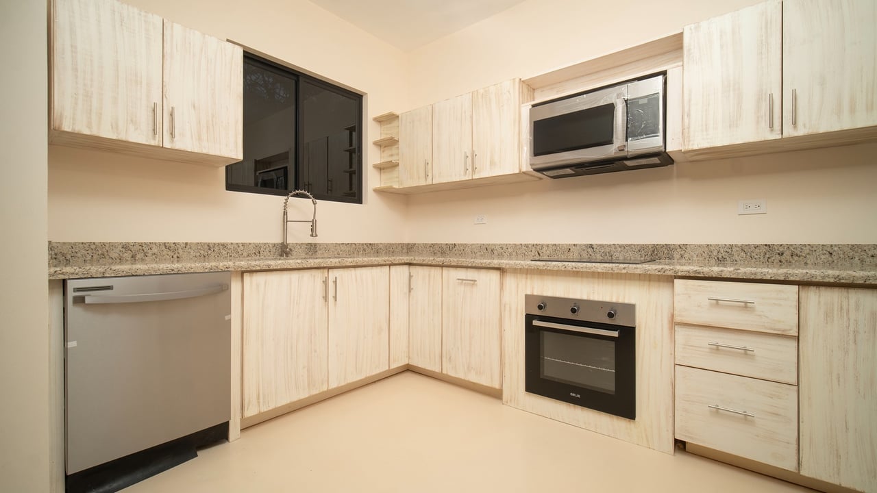 Casa Dos Rosas | Near the Coast House For Sale in Tamarindo