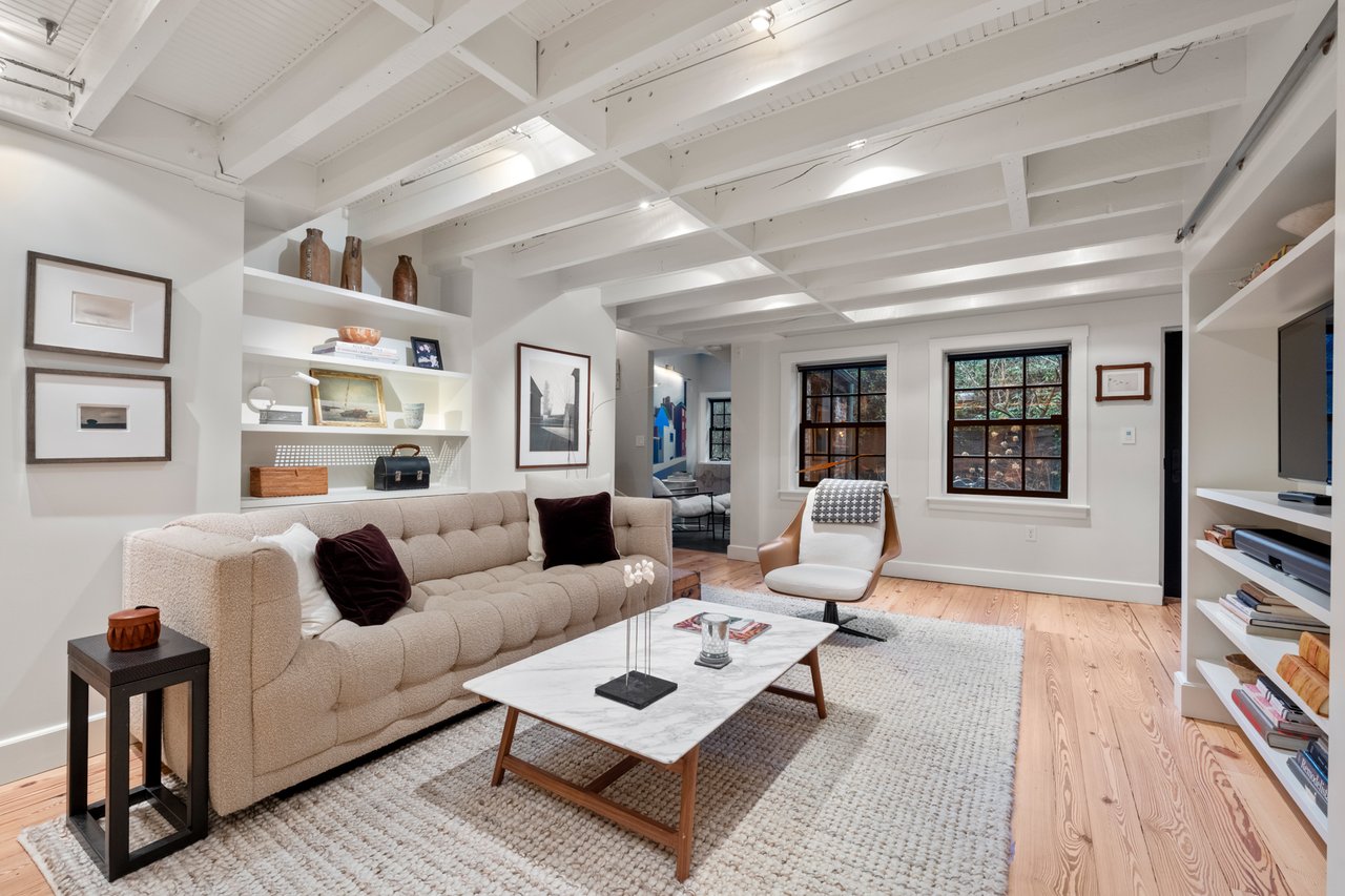 82 Pinckney Street, A