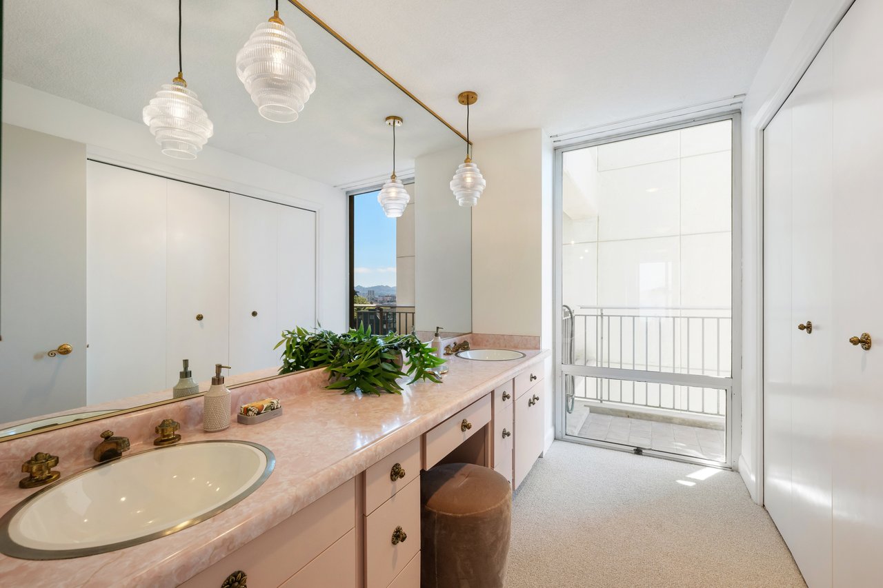 Marvelous Mid-Century View Apartment