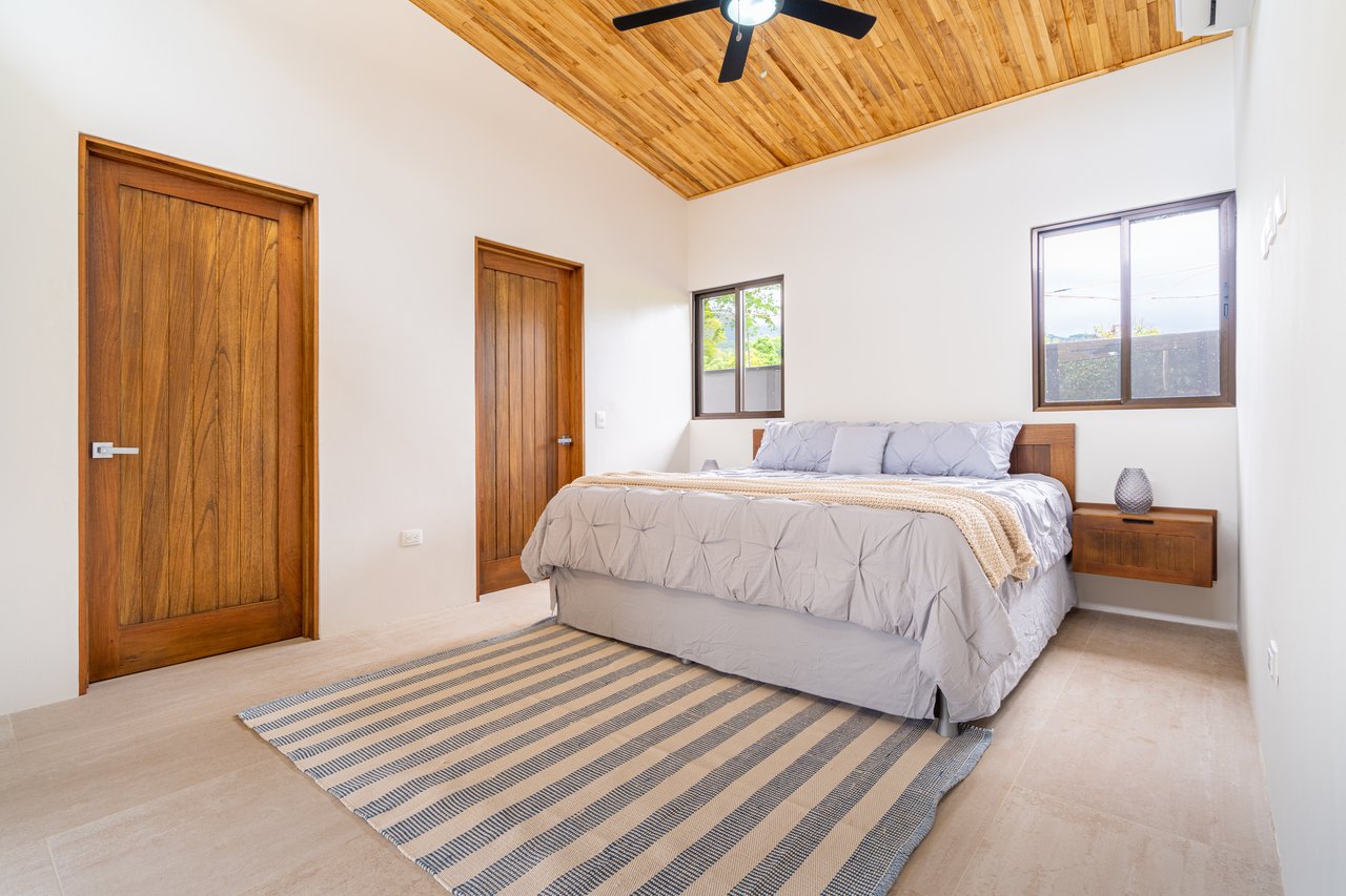 Uvita Tropical Urban Home, New Quality Build!