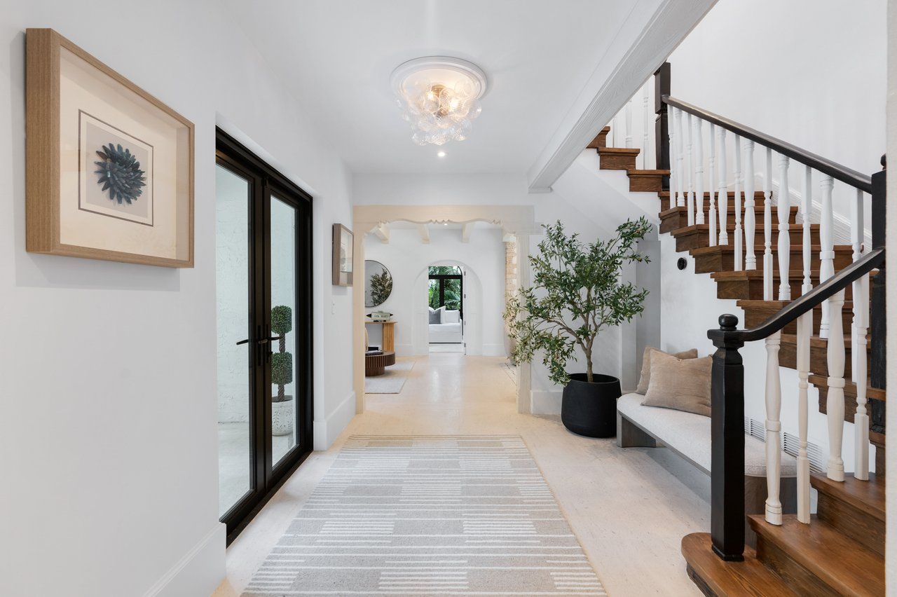 3700 Hibiscus Street "Casa Mamey"