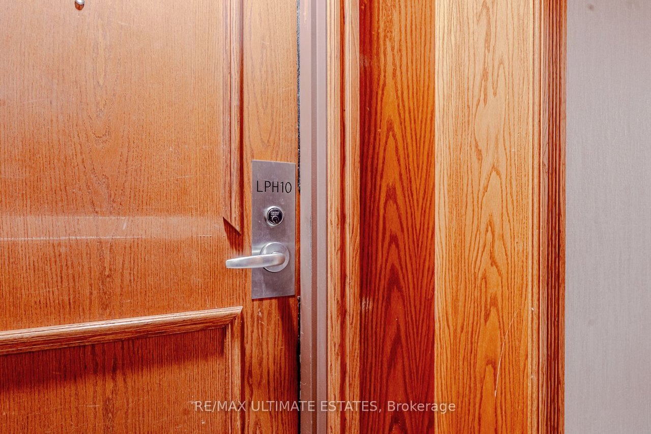 NORTH YORK'S EXCLUSIVE PENTHOUSE