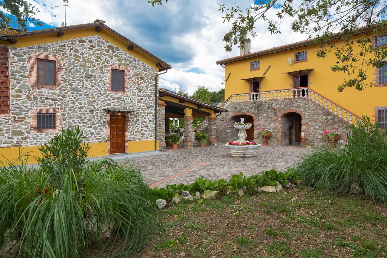 Marvelous Countryside Villa Outside of Lucca