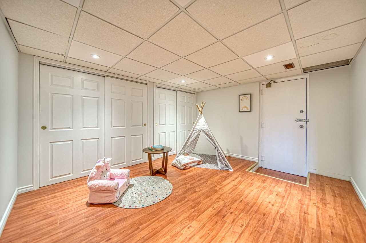 155 Woodbine Ave #5, Toronto