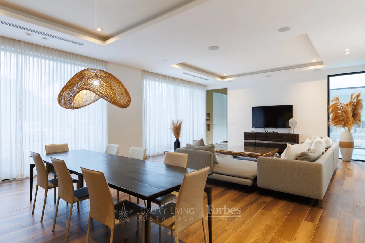 20166 - Paradise Estate: 4-Bedroom Villa with Spa & Pool in Pinilla