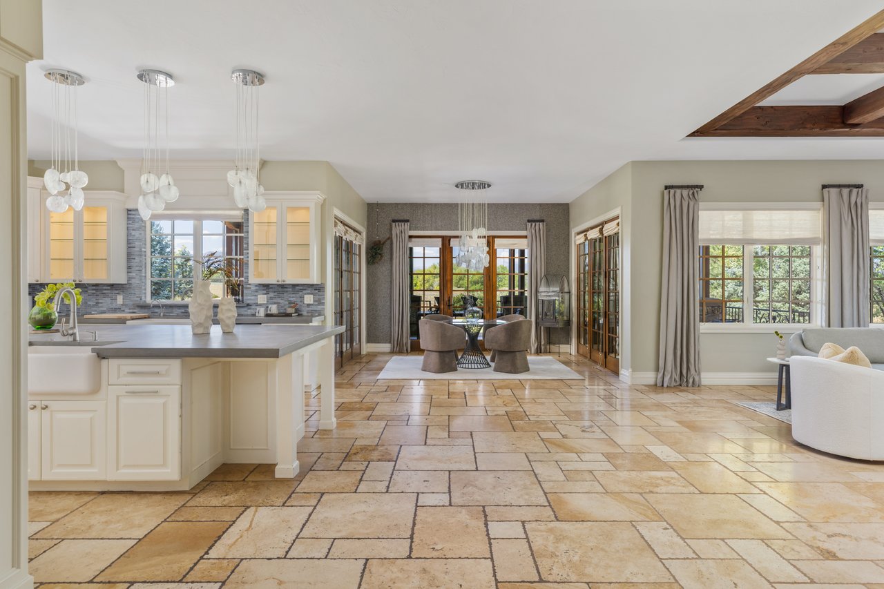 8925 Mountain View Lane