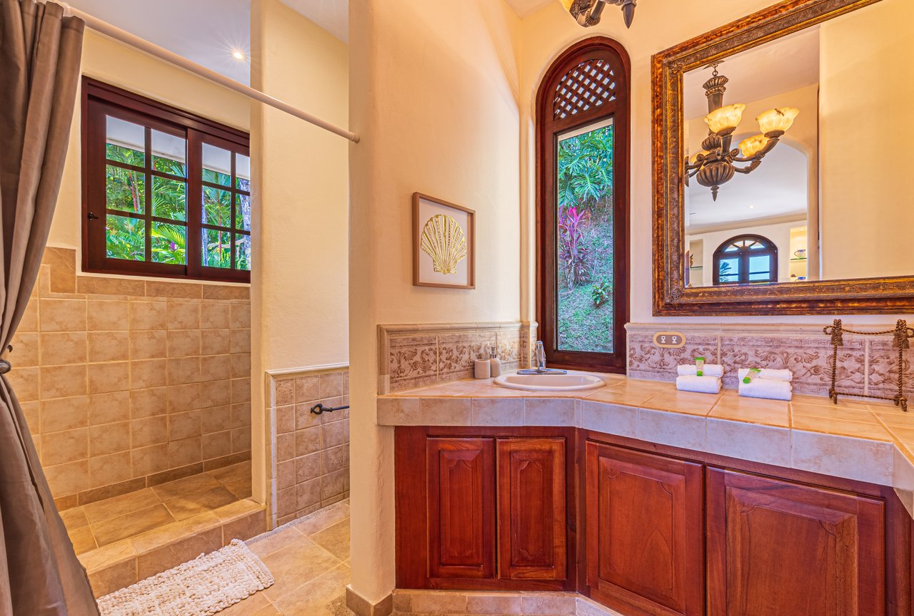 Nido Escondido, Playa Dominical