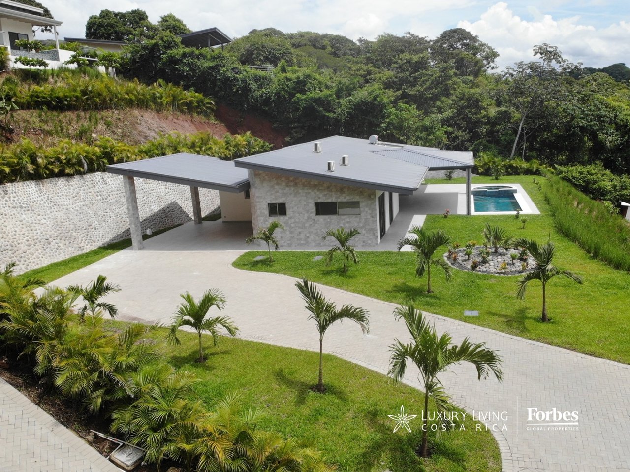 21578 - Contemporary residence with pool and jacuzzi in a gated community, Atenas