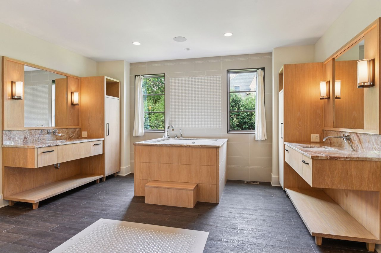 8 Circle W, Edina