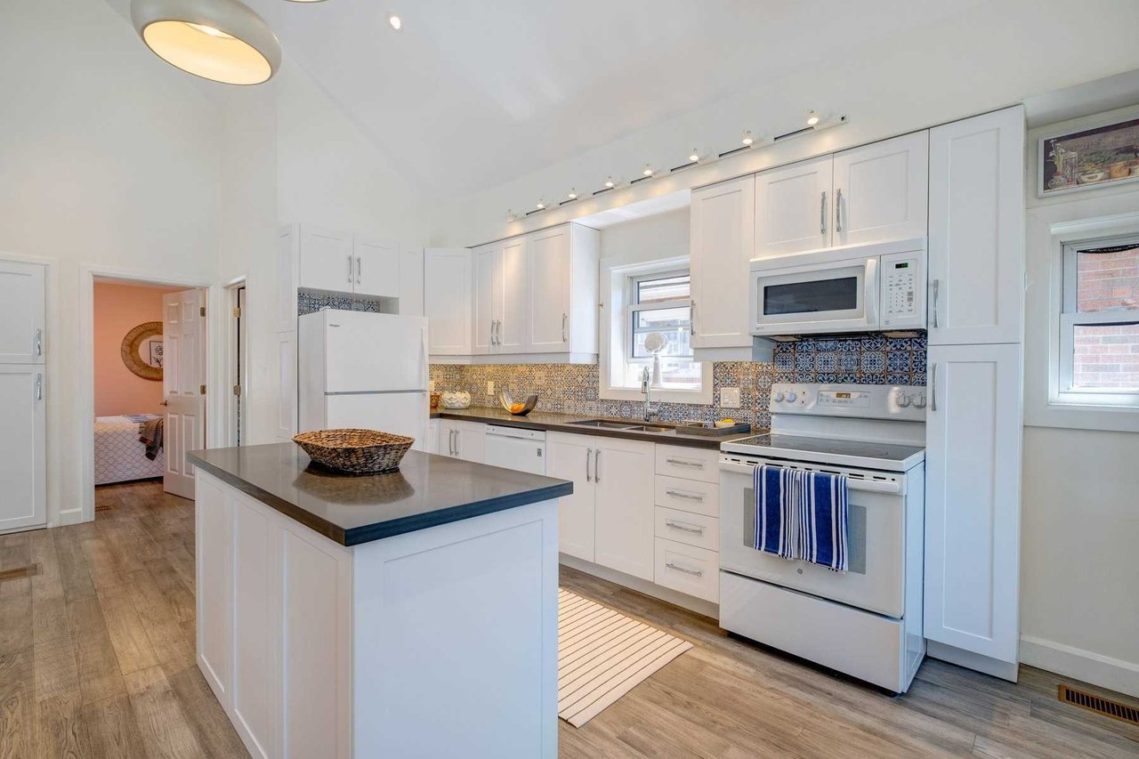865 Coxwell Ave