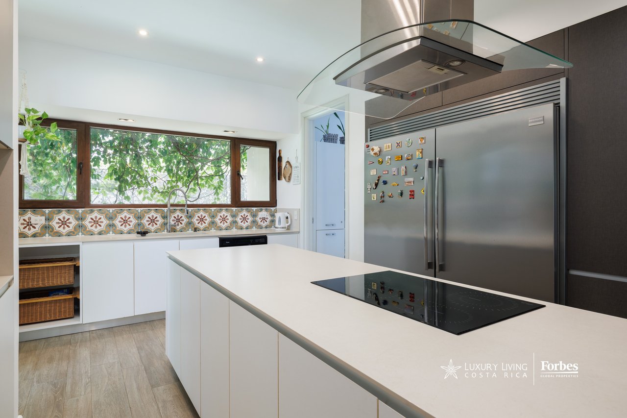 21465 - Modern 6 bedroom house with pool, garden and terrace front golf course