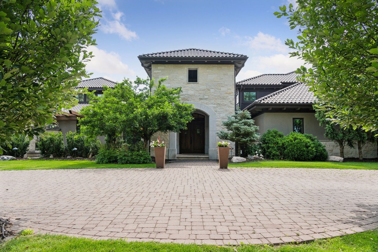 8 Circle W, Edina