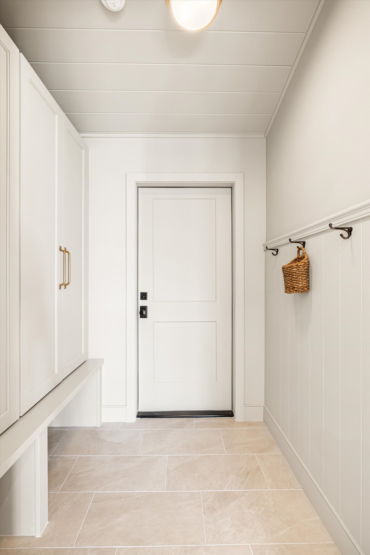 4835 E INDIANOLA Avenue