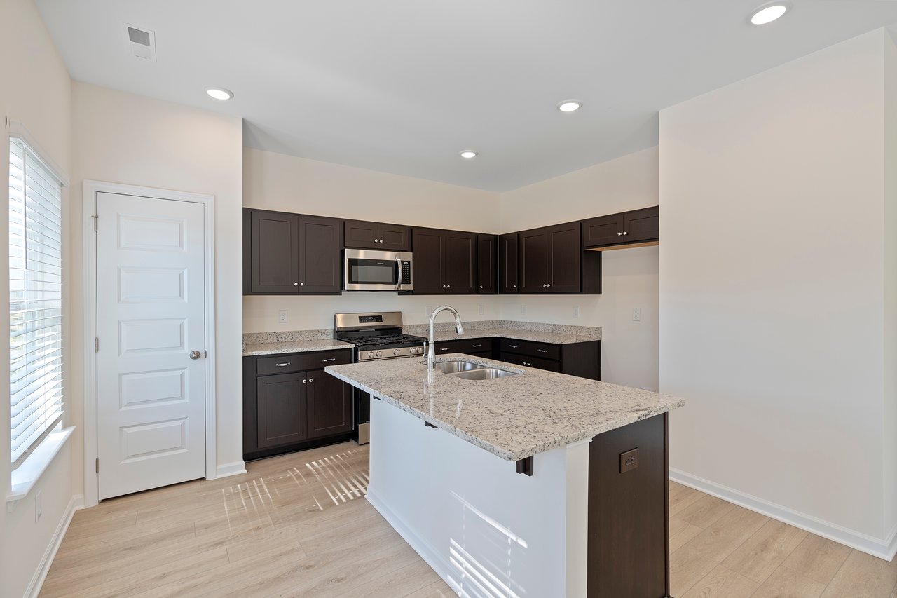 Modern 4-Bedroom Home with Scenic Mountain Views