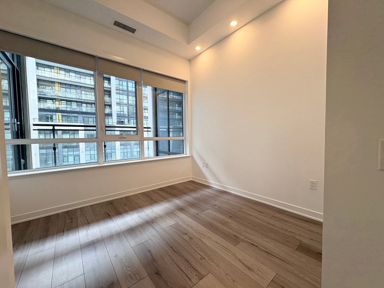 395 Dundas Street W Unit: 223