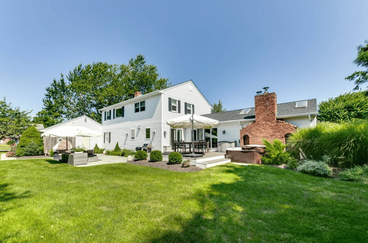 4 Hampton Harbor Road, Hampton Bays