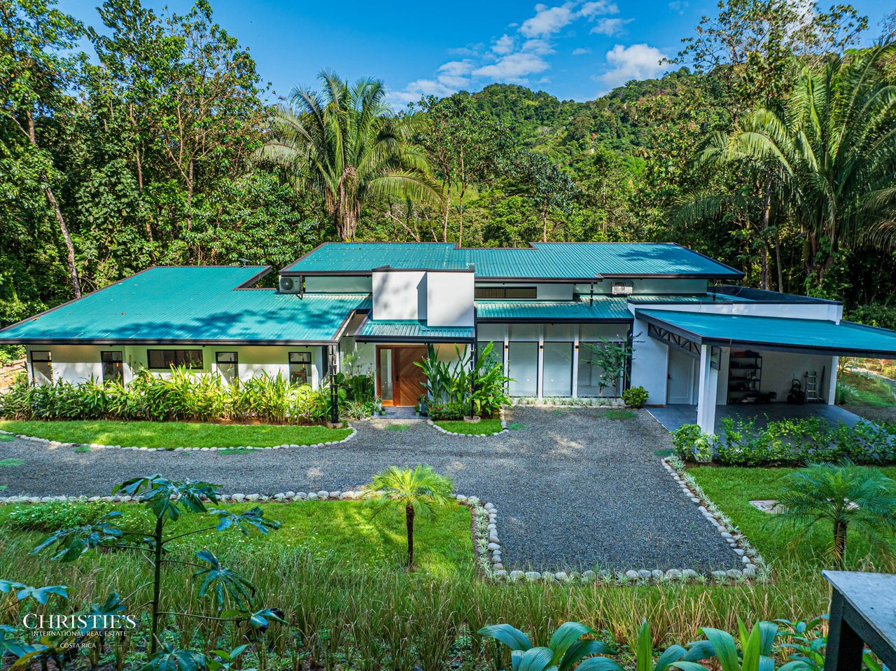 Contemporary Mountain View Villa – 10 Minutes to Playa Dominical