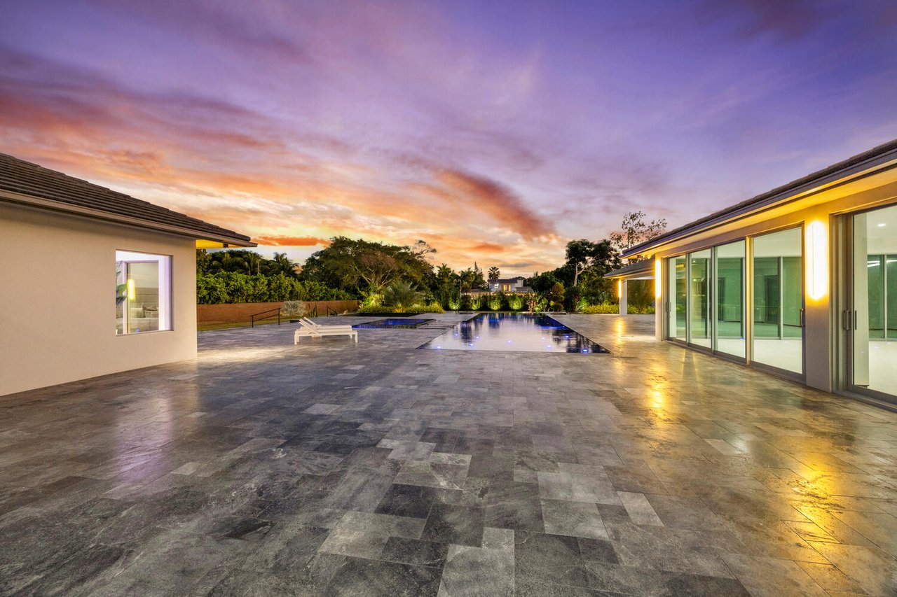 Your Private Resort - Everyday Of The Week