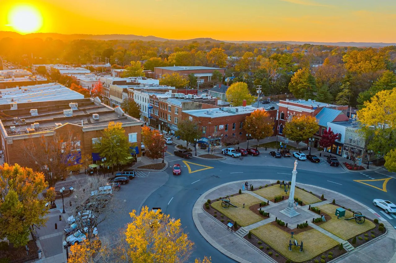 Historic Downtown Franklin Tennessee featuring charming storefronts, local restaurants, walkable streets, luxury homes, and small-town character.
