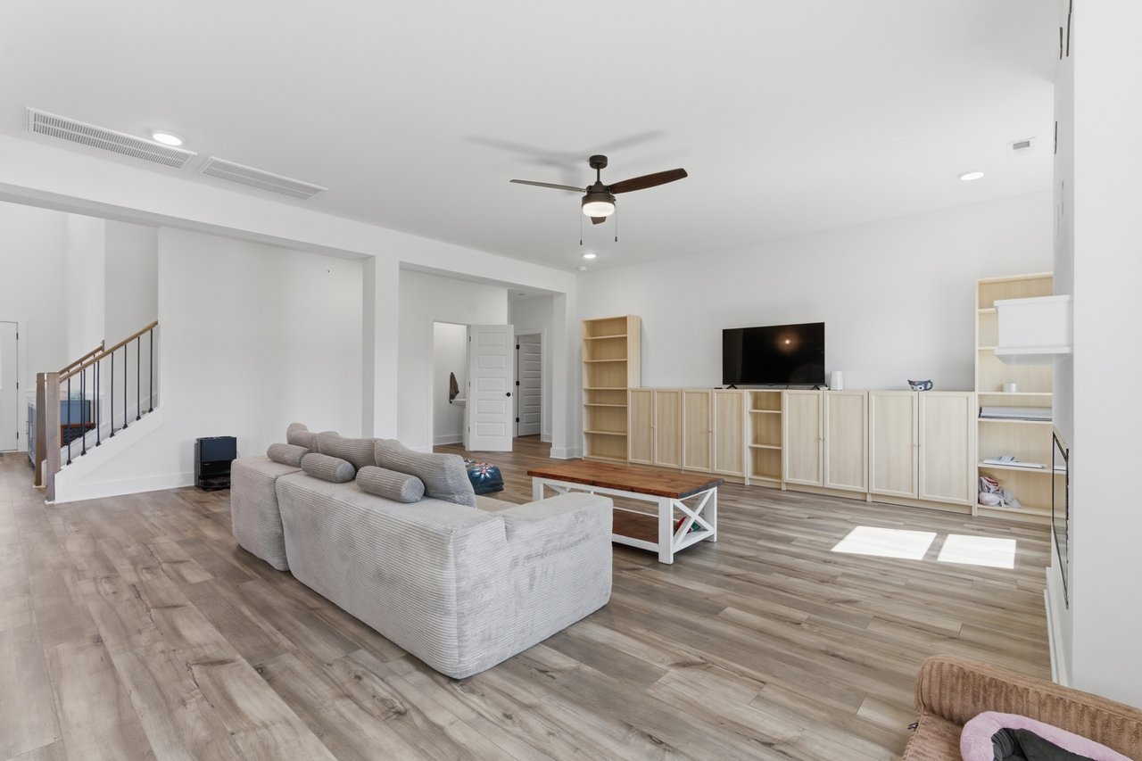 Immaculate 5BR Home with Outdoor Fireplace & Community Pool