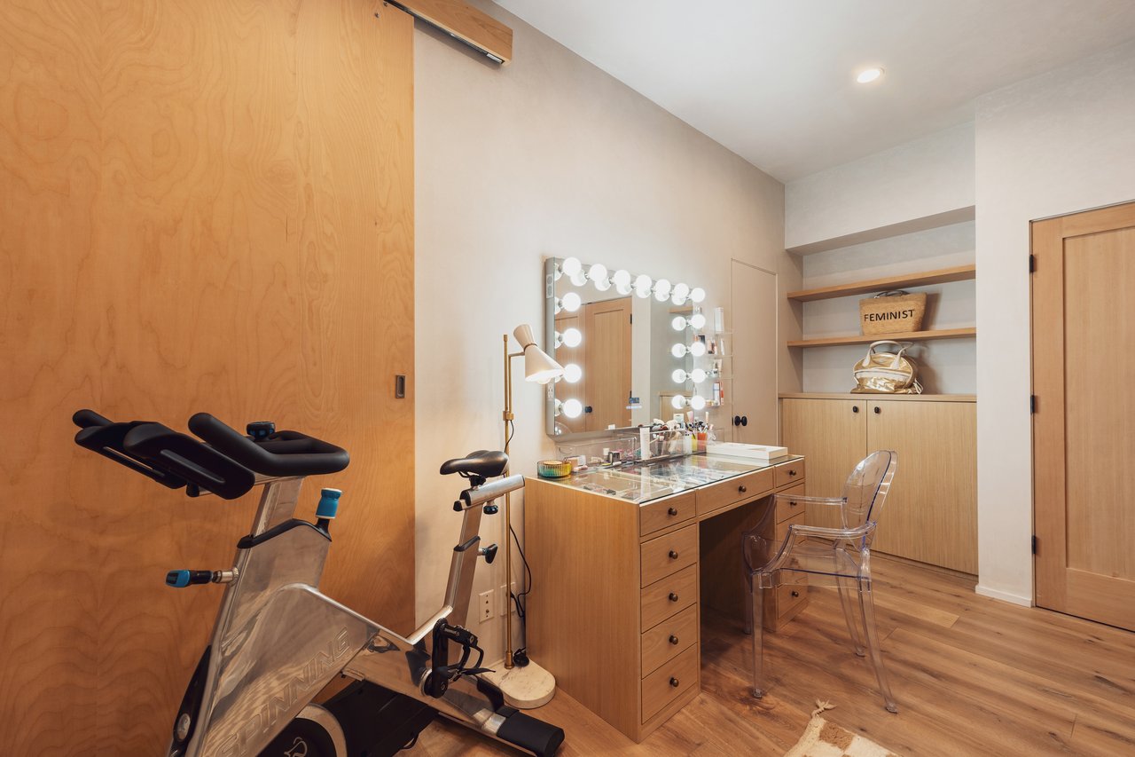 295 Mabery Rd, Santa Monica