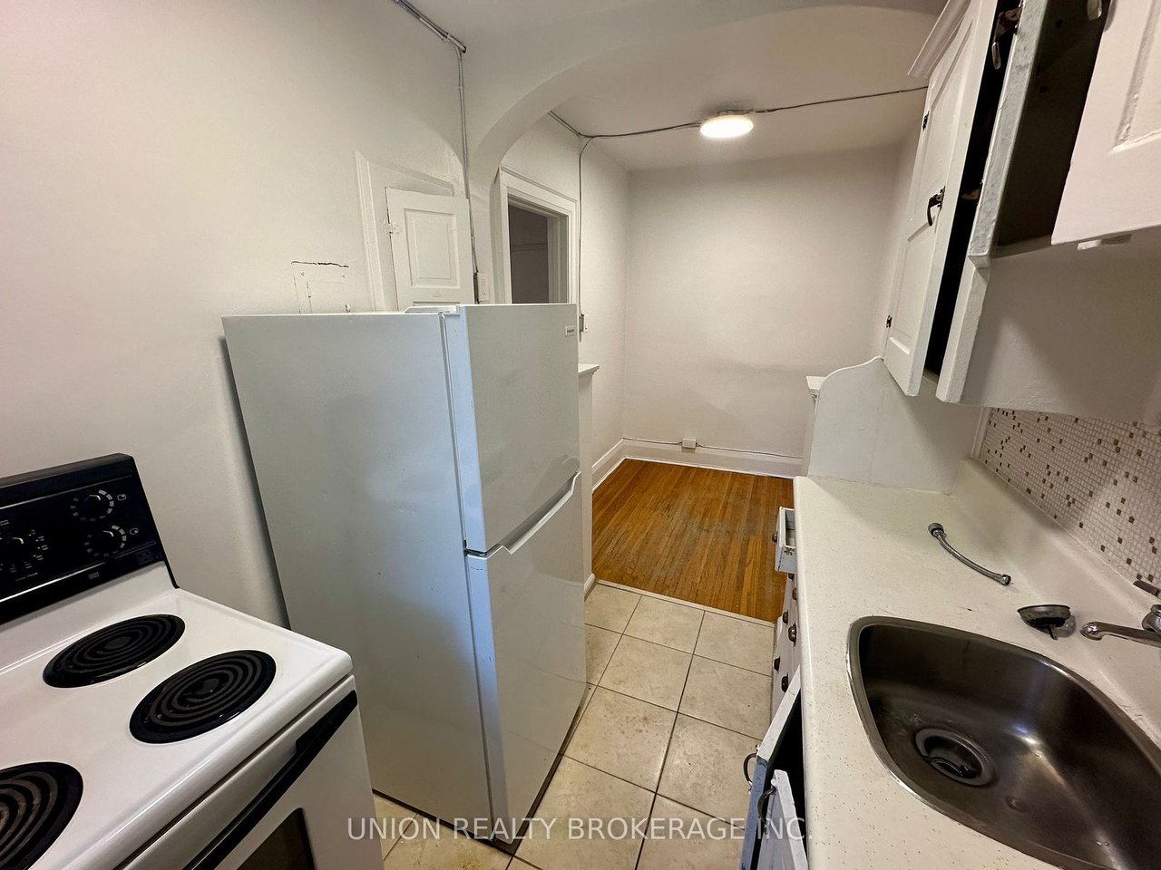 2393 Queen St E, Ste 10