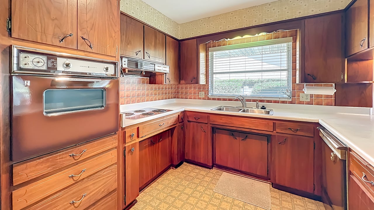 Mid-Century Modern 4-Bedroom in Dommerich Hills, Maitland