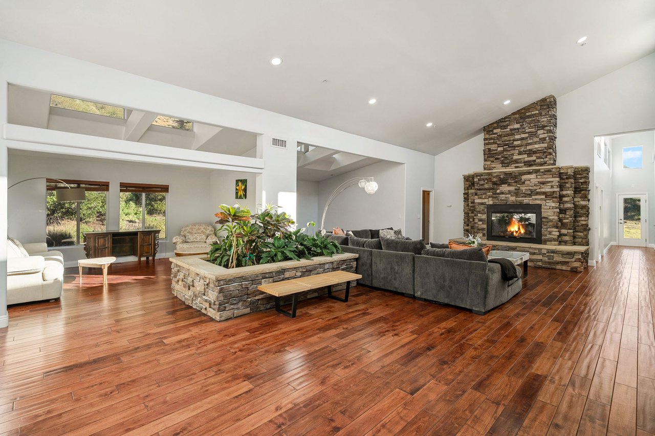 3701 Kanan Rd, Agoura Hills
