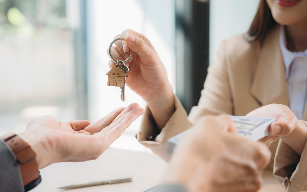 How Much Are Closing Costs When Buying or Selling a Home in Vermont ?