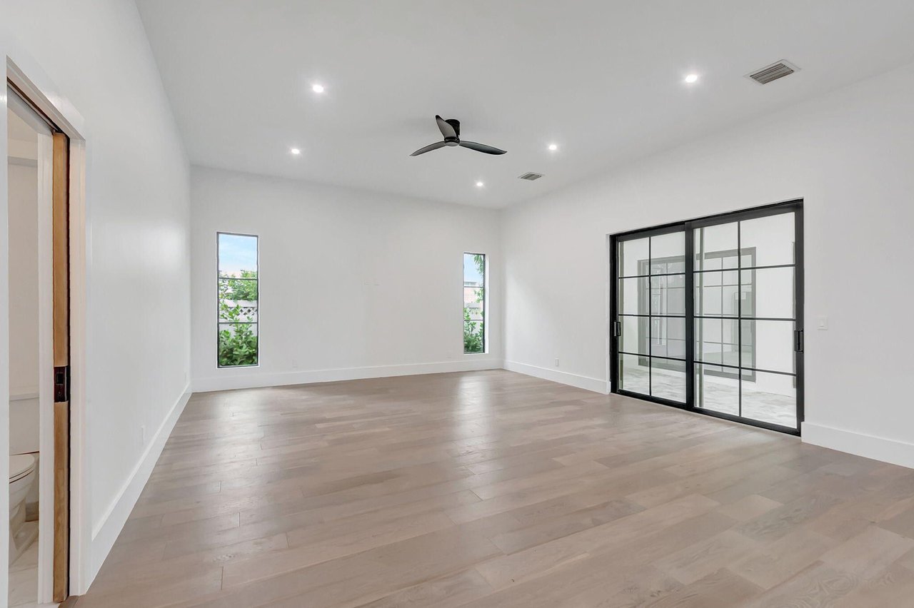 17 NW 16th St