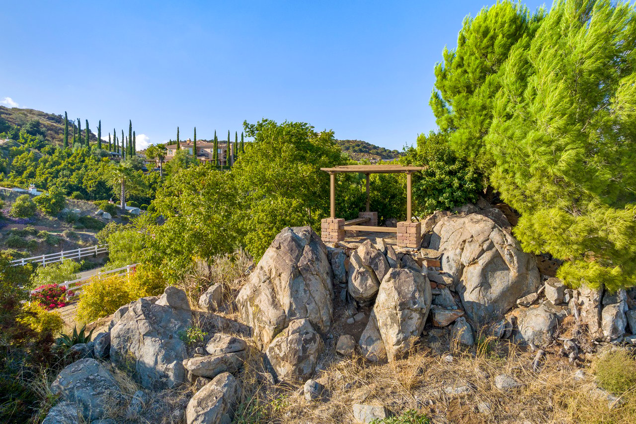 21100 Paseo Montana