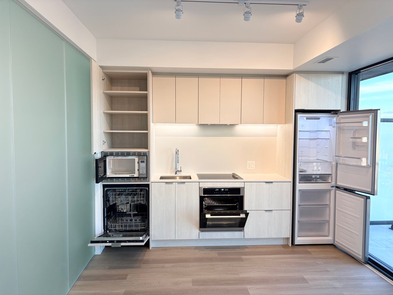 470 Front Street W 1412