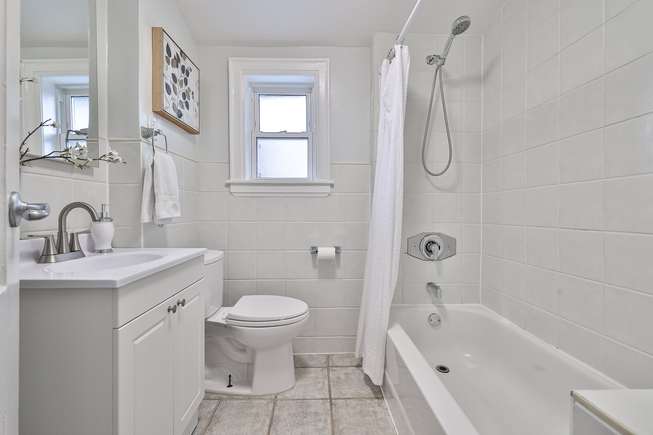 SOLD; Prime Humewood Locale!