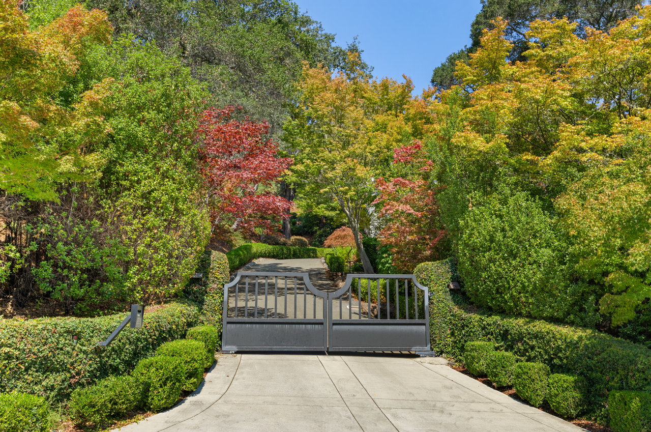 Private, Modern Compound in Premier Ross Location