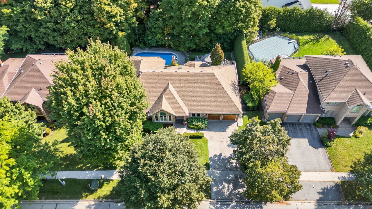 6 Falling Leaf Crt, Aurora