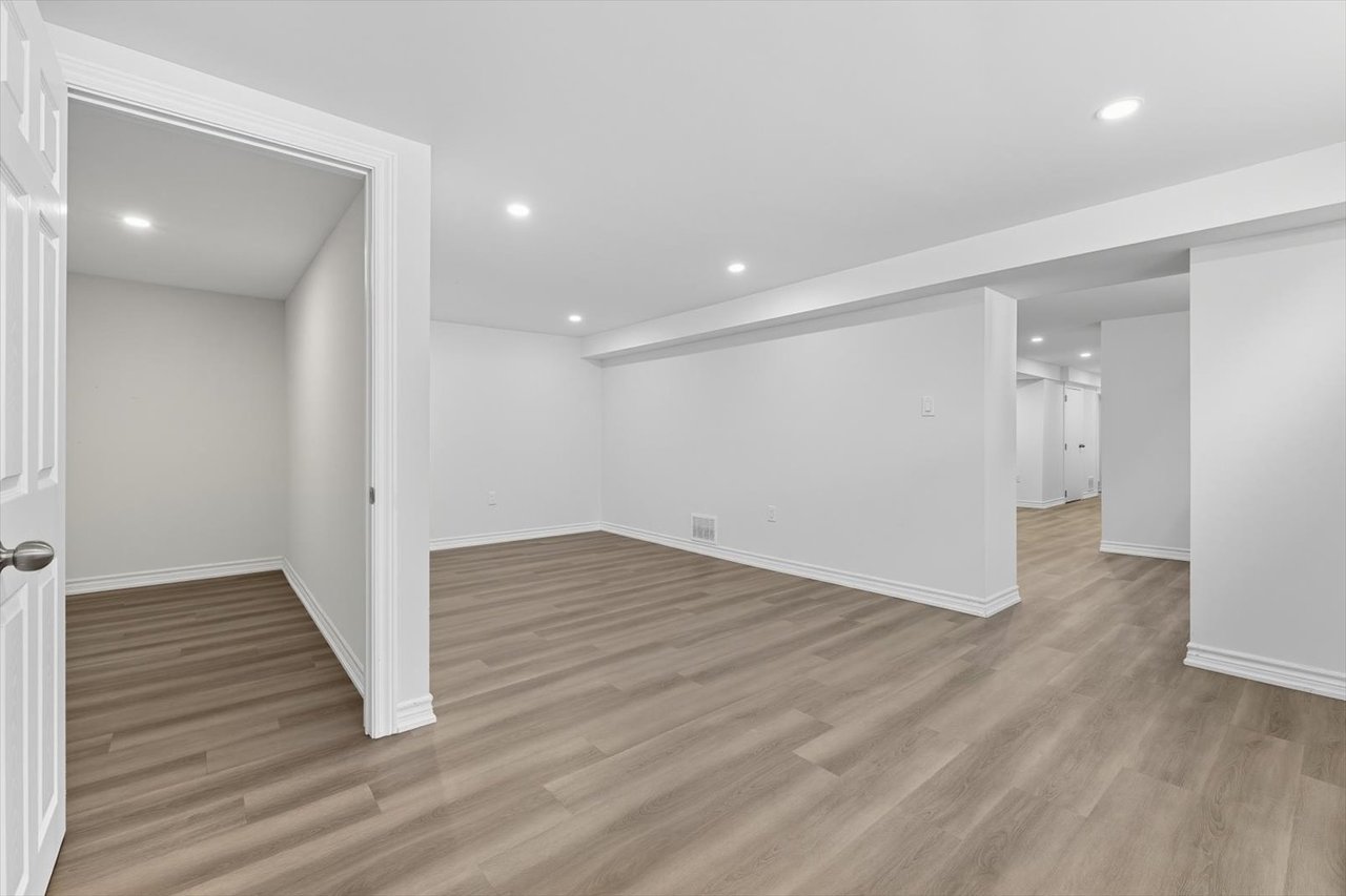 1624 Coram Cres