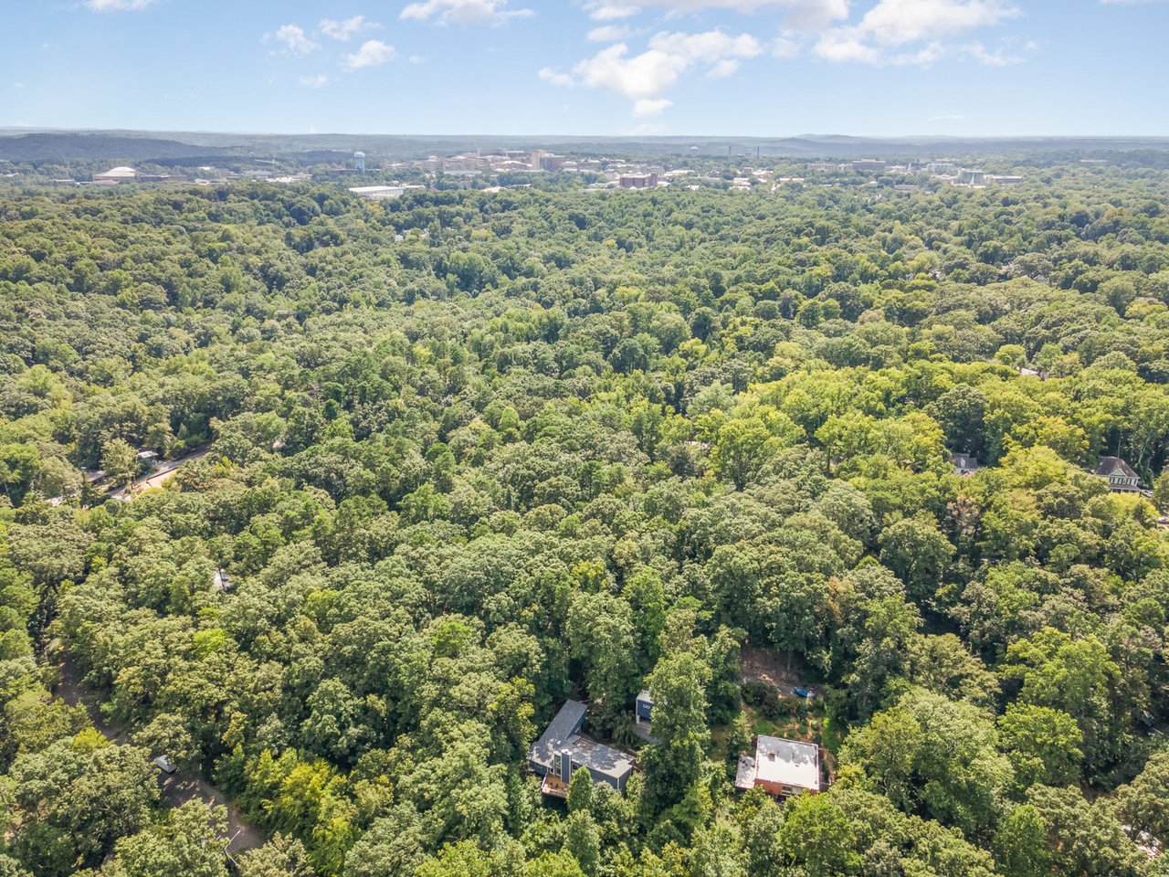 4 Bedroom, 3 Bath Modern Home Near UNC