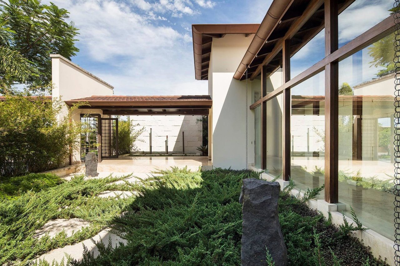 Tropical Single Story Estate, Santa Ana, San Jose