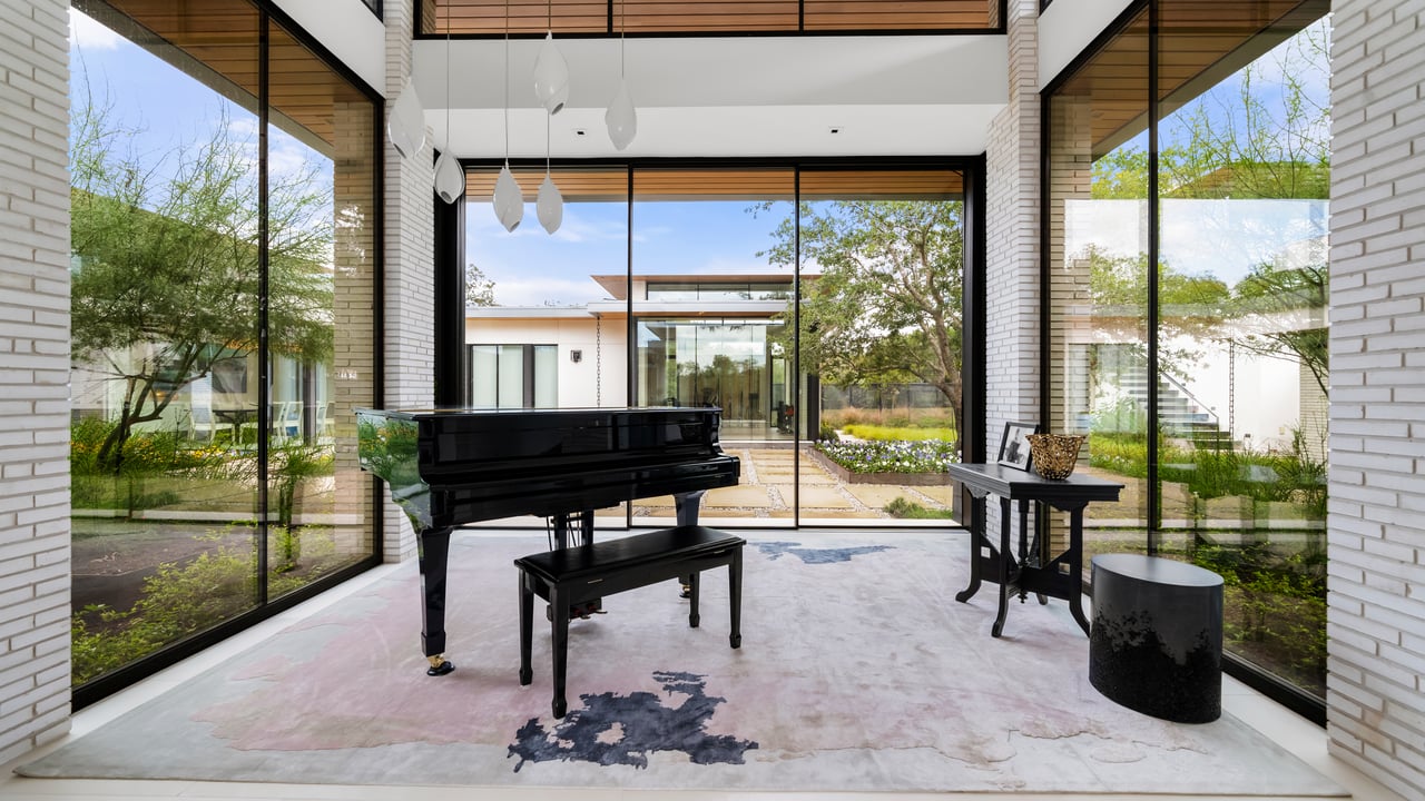 702 N Commons Ford Road