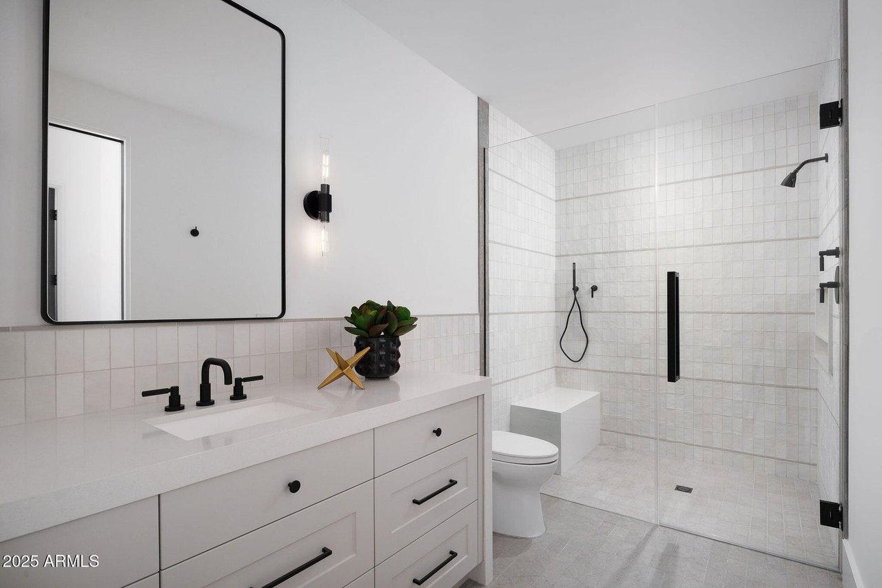 6512 E HUMMINGBIRD Ln