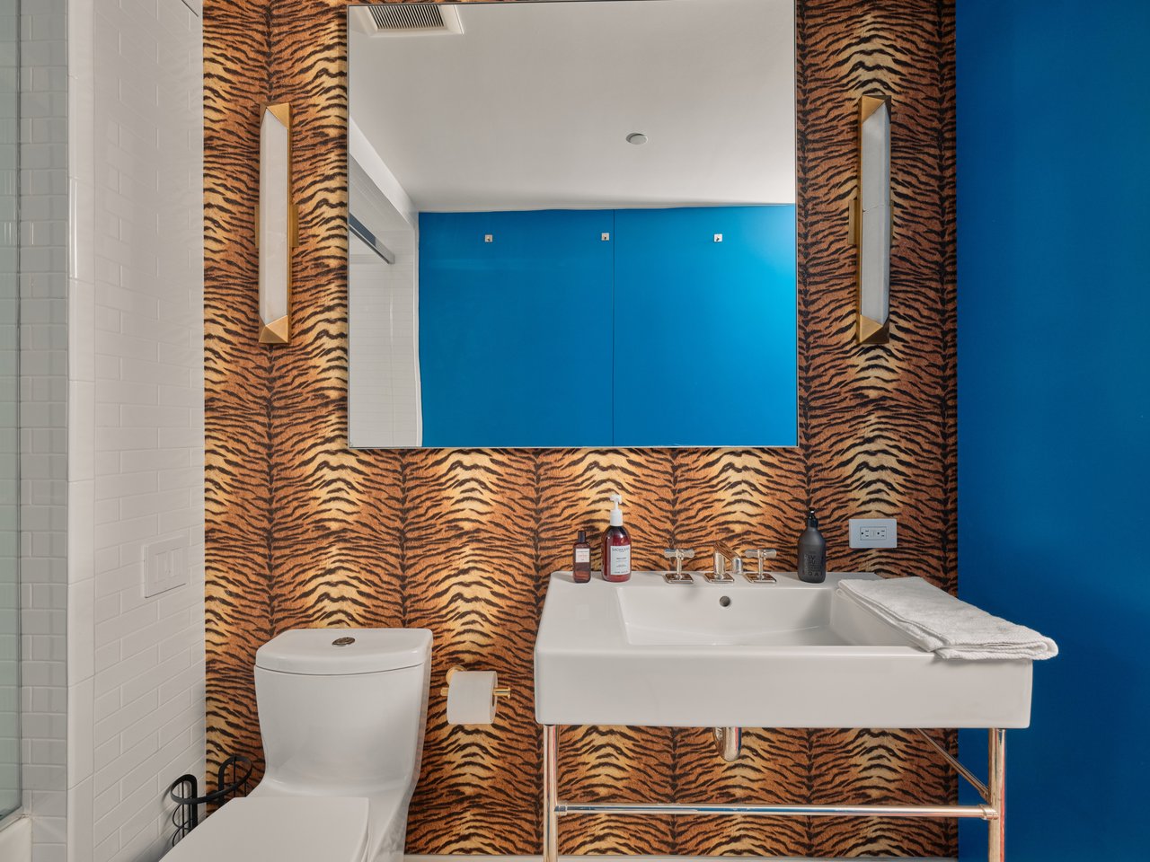 STRATFORD HILLS ARCHITECTURAL LANDMARK