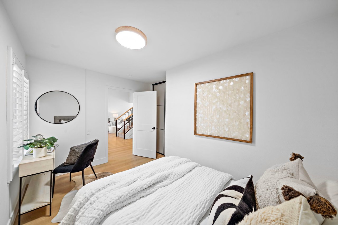 9560 La Amapola Avenue