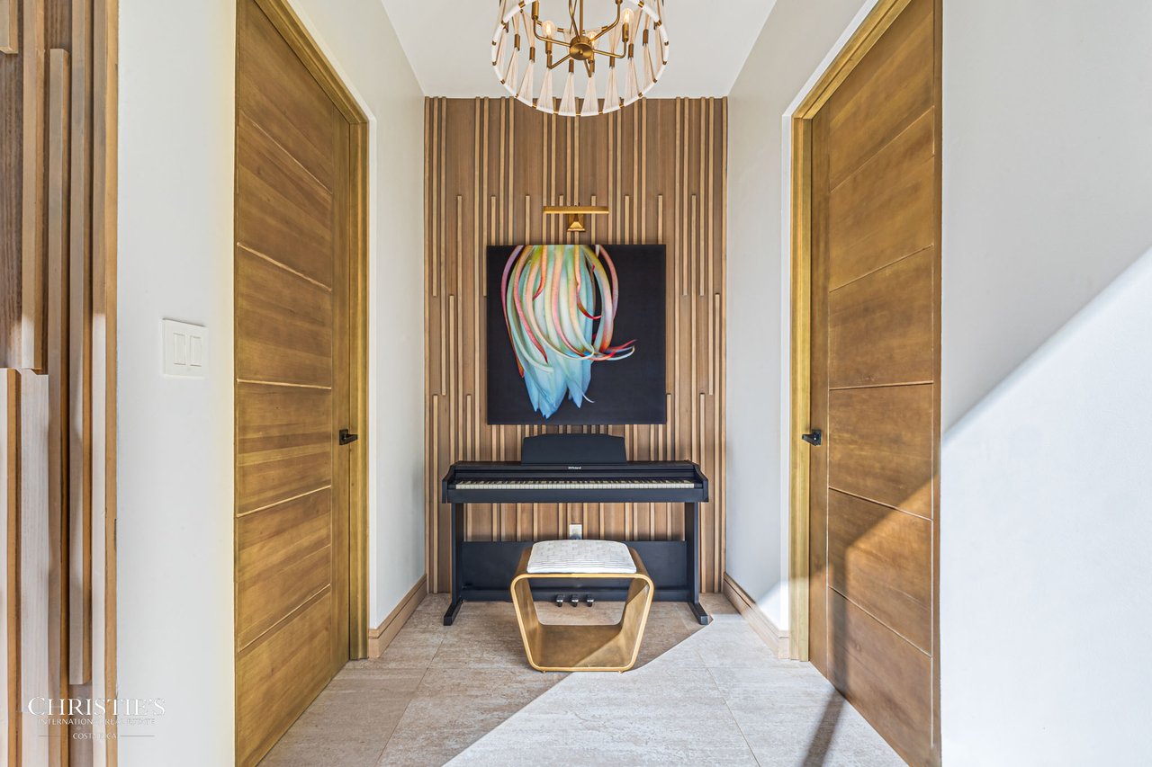 Luxury Estate in Escaleras — 5.5 Acres Majesty of Incredible Ocean Views 