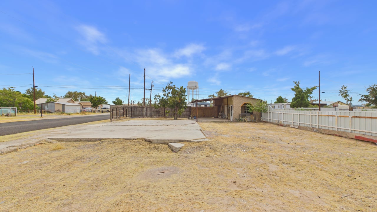 600 W 6th St