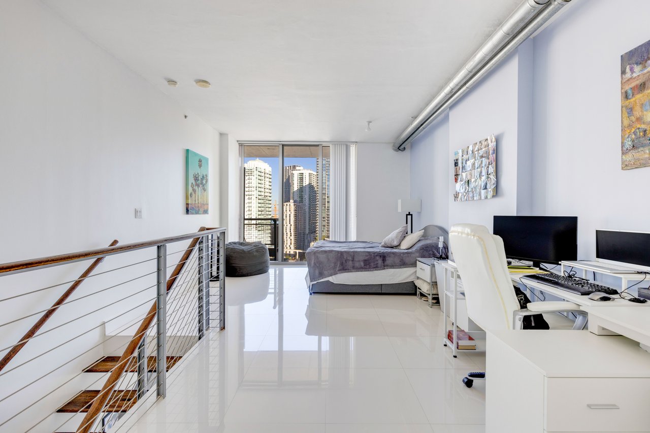 690 SW 1st #2308 Miami FL-33130