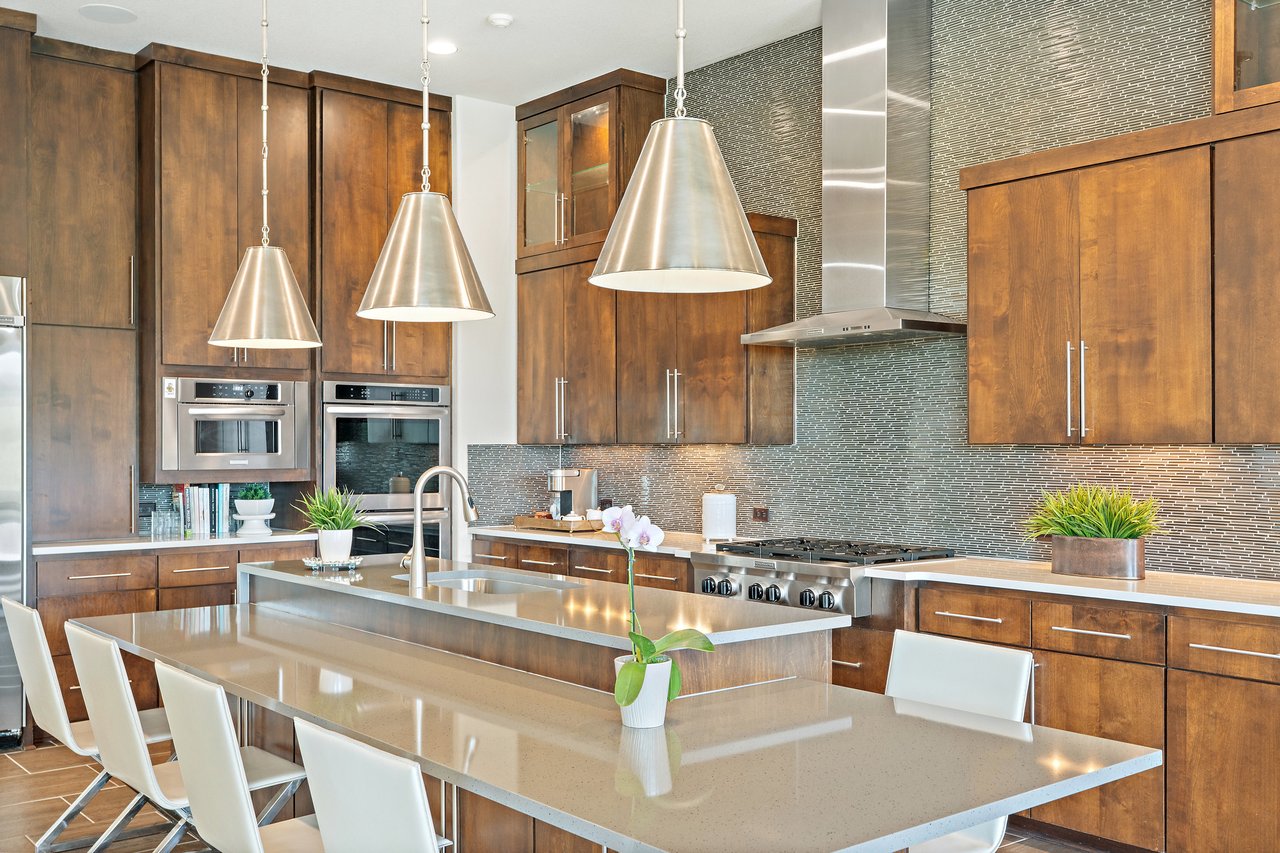 Modern Transitional Luxury Home in Gated Bluffs of Steiner Ranch | Lake Austin Access + Hill Country Views | $1.9MM